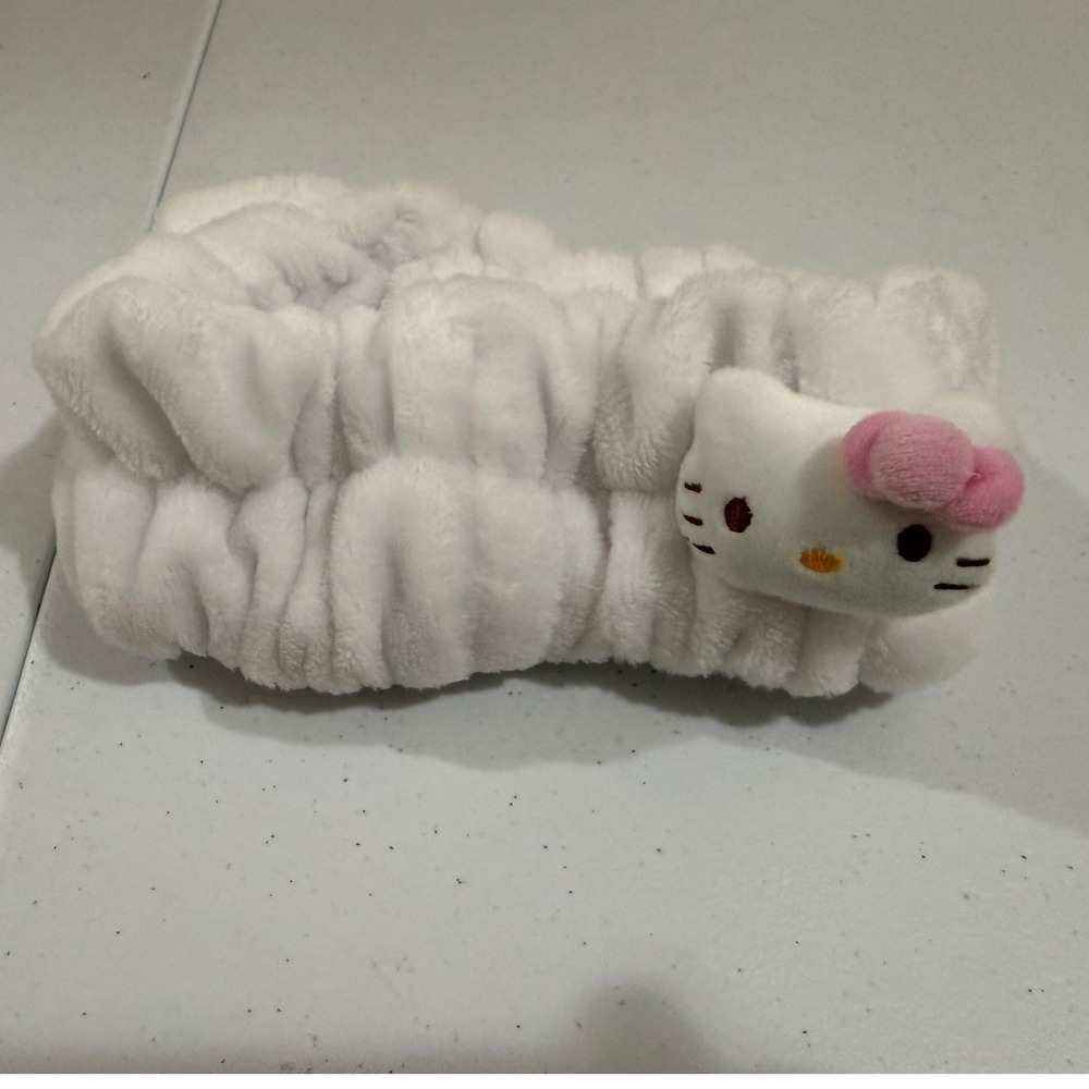Sanrio Hello Kitty White Plush Spa Headband Pink Bow Skincare Makeup Accessory